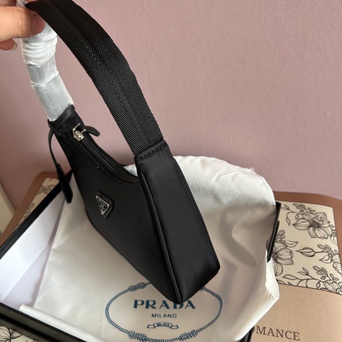 Nylon bag ,budget ,size 20cm,no box,  B35-191-196