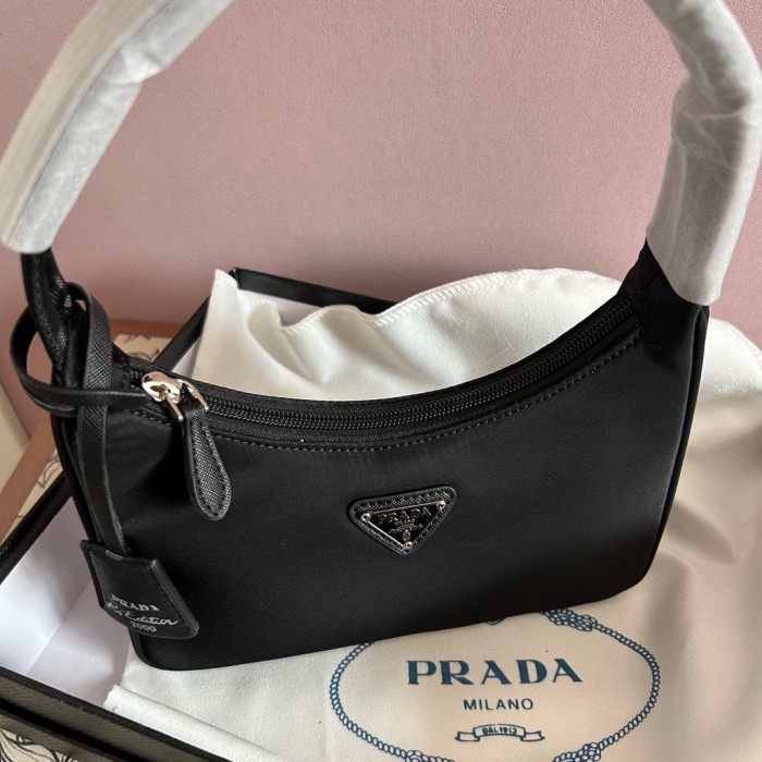 Nylon bag ,budget ,size 20cm,no box,  B35-191-196