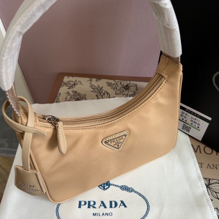 Nylon bag ,budget ,size 20cm,no box,  B35-191-196