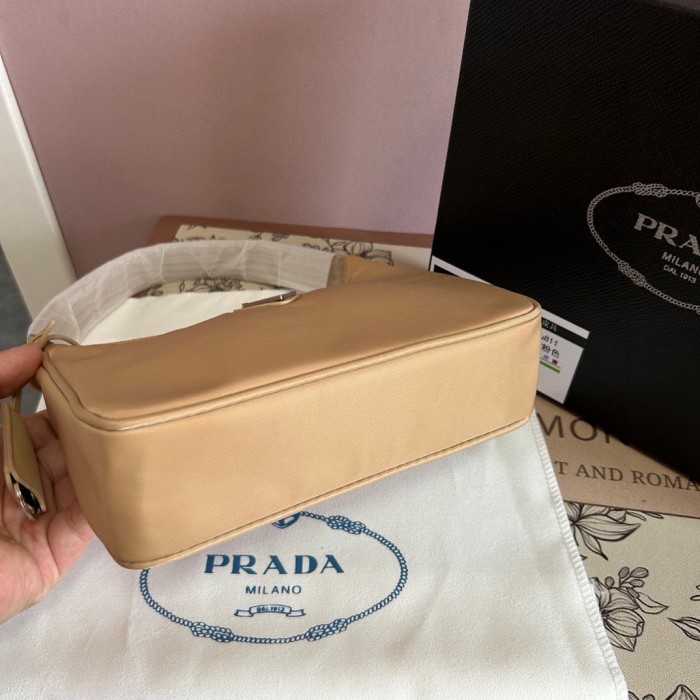Nylon bag ,budget ,size 20cm,no box,  B35-191-196
