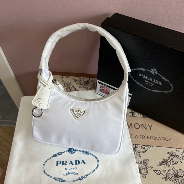 Nylon bag ,budget ,size 20cm,no box,  B35-191-196