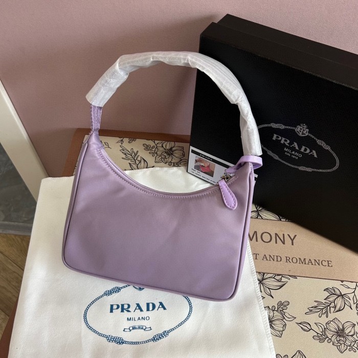 Nylon bag ,budget ,size 20cm,no box,  B35-191-196