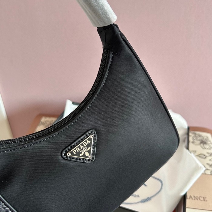 Nylon bag ,budget ,size 20cm,no box,  B35-191-196
