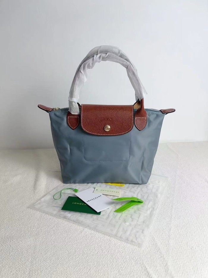 Nylon bag，budget,size 23x14x22cm or 28x15.5x26.5cm or 31x19x30cm, B28-123-151