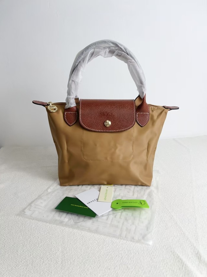 Nylon bag，budget,size 23x14x22cm or 28x15.5x26.5cm or 31x19x30cm, B28-123-151