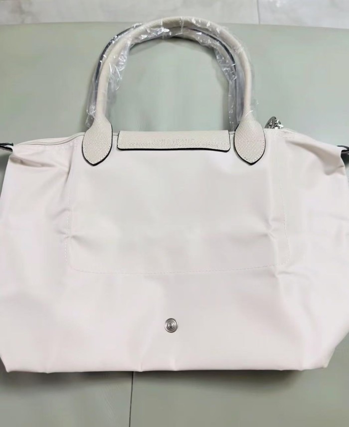 Nylon bag，budget,size 23x14x22cm or 28x15.5x26.5cm or 31x19x30cm, B28-123-151