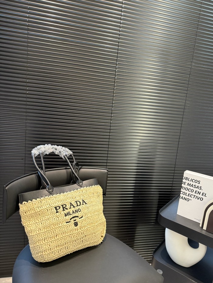 Woven raffia bag ,4A ,size 28x29cm, no box,  B68-98-99