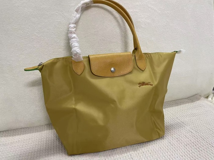Nylon bag，budget,size 23x14x22cm or 28x15.5x26.5cm or 31x19x30cm, B28-123-151