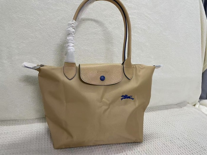 Nylon bag，budget,size 23x14x22cm or 28x15.5x26.5cm or 31x19x30cm, B28-123-151