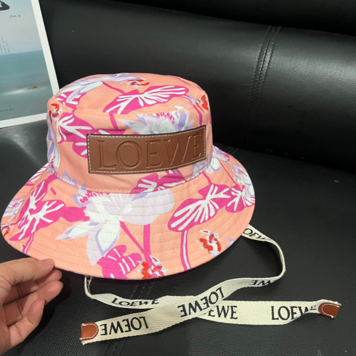 Fashion hat for women ,no box. HX25-19-24