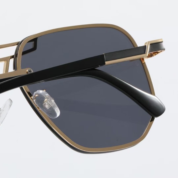 Blue light blocking sunglasses with the box and case ,G25-1330-1336