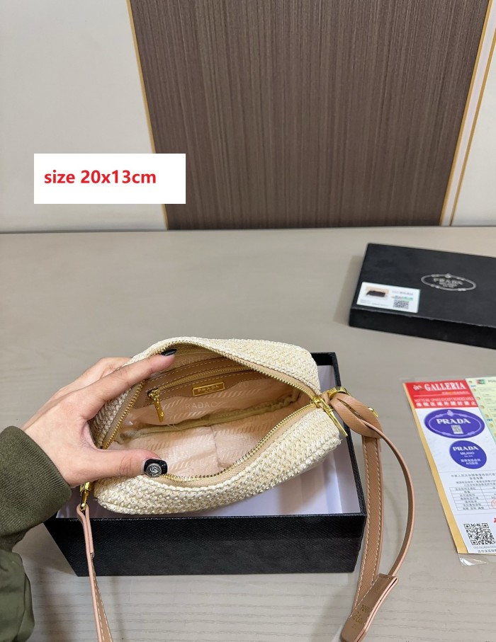 Woven raffia bag ,4A ,size 20x13cm, no box,  B68-107