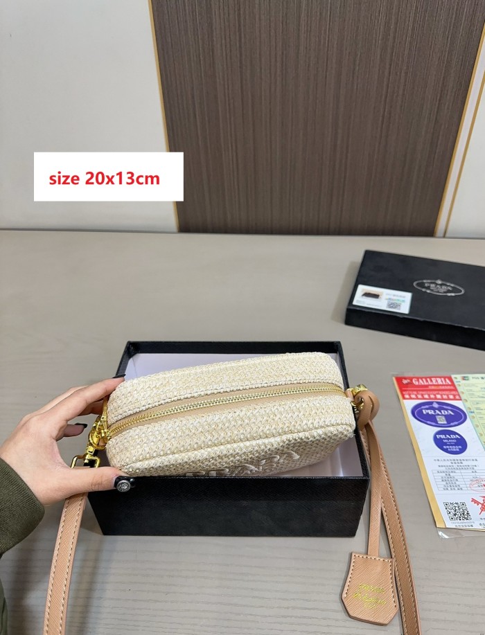 Woven raffia bag ,4A ,size 20x13cm, no box,  B68-107