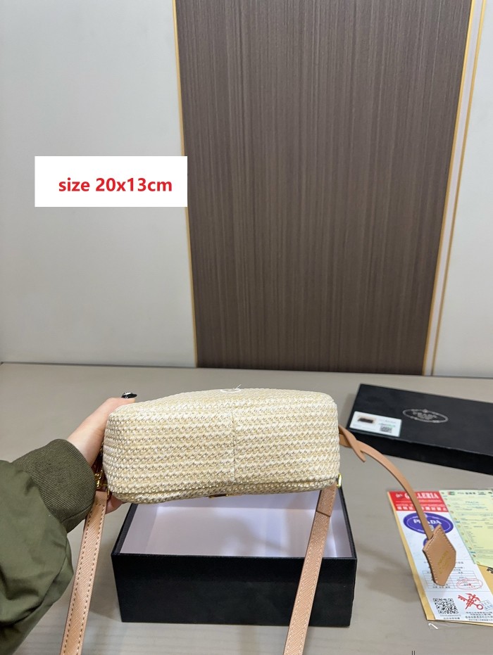 Woven raffia bag ,4A ,size 20x13cm, no box,  B68-107