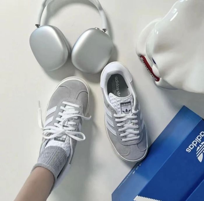 Women sneaker shoes, with box, size 35.5-42, SS60-459-673