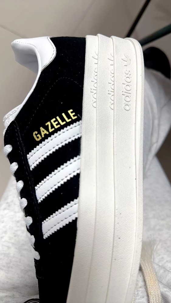 Women sneaker shoes, with box, size 35.5-42, SS60-459-673