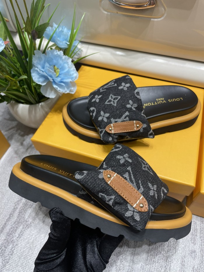 Women  flat slippers shoes,,size 35-42, SS60-246