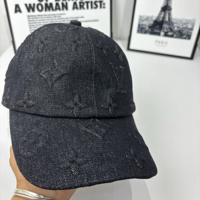 Fashion hat ,no box. HX25-78-80