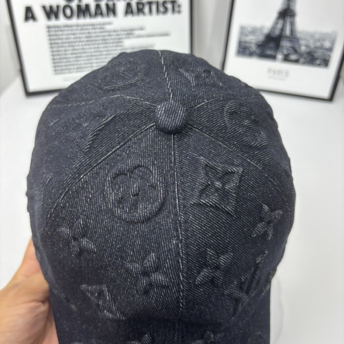 Fashion hat ,no box. HX25-78-80