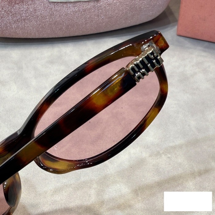 Blue light blocking sunglasses with the box and case ,G25-1439-1447