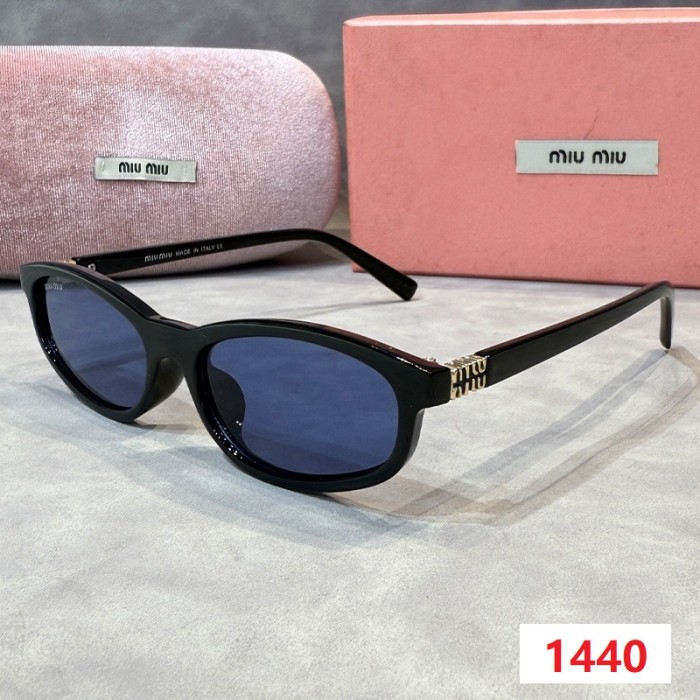 Blue light blocking sunglasses with the box and case ,G25-1439-1447