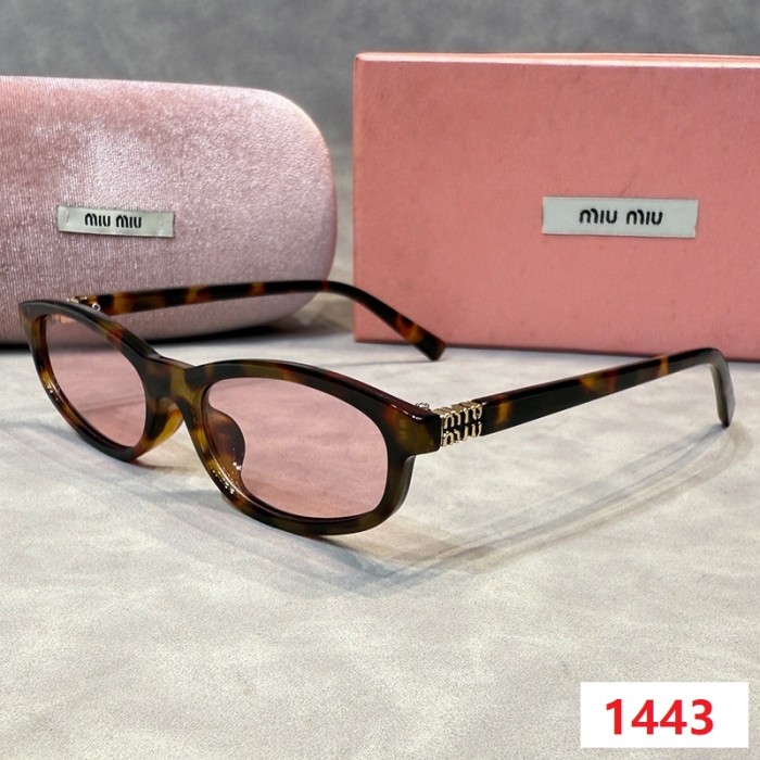 Blue light blocking sunglasses with the box and case ,G25-1439-1447