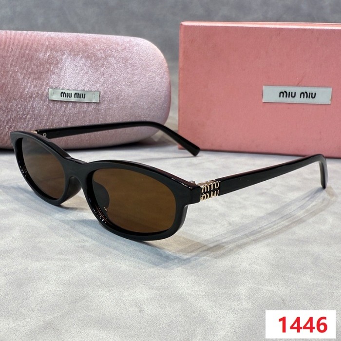 Blue light blocking sunglasses with the box and case ,G25-1439-1447