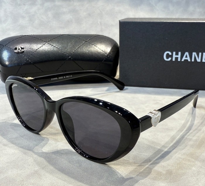 Blue light blocking sunglasses with the box and case ,G25-1554-1562