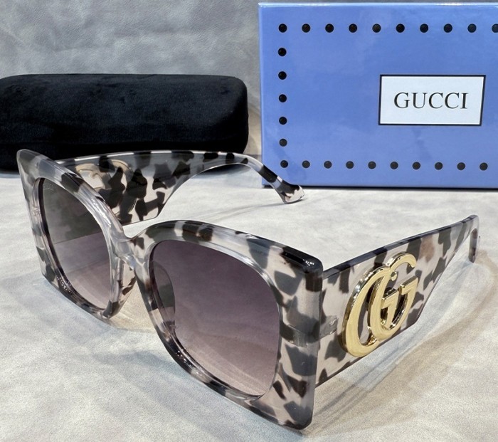 Blue light blocking sunglasses with the box and case ,G25-1547-1553