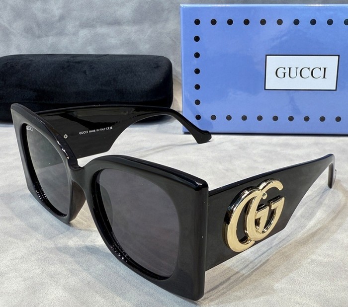 Blue light blocking sunglasses with the box and case ,G25-1547-1553