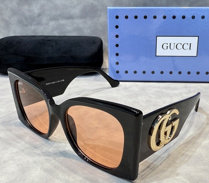 Blue light blocking sunglasses with the box and case ,G25-1547-1553