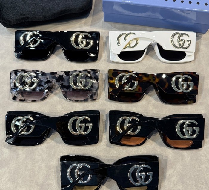 Blue light blocking sunglasses with the box and case ,G25-1547-1553