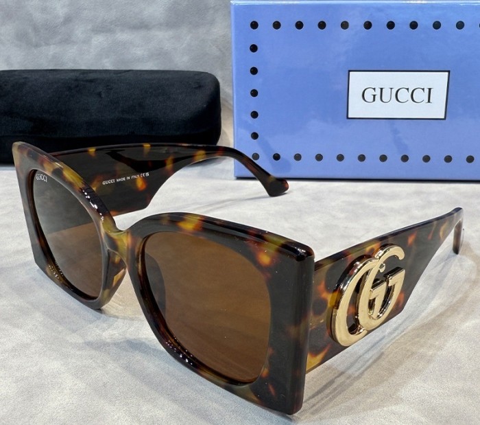 Blue light blocking sunglasses with the box and case ,G25-1547-1553