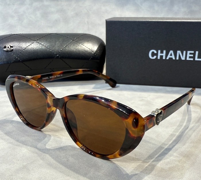 Blue light blocking sunglasses with the box and case ,G25-1554-1562