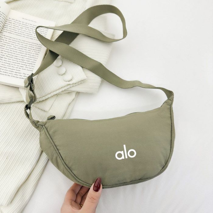 Waist bag, sports yoga bag, crossbody bag, velvet material. size: 33*17cm, shoulder strap length: 115cm.B15-38-45