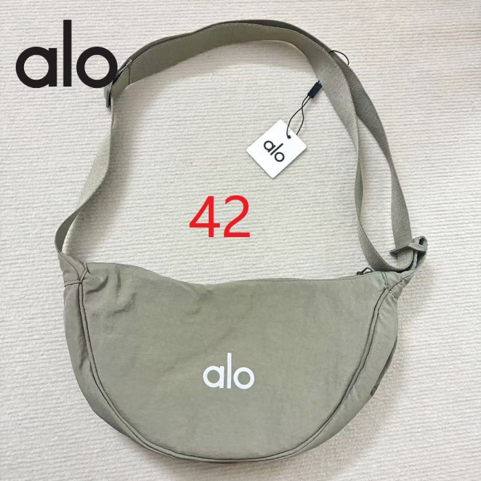 Waist bag, sports yoga bag, crossbody bag, velvet material. size: 33*17cm, shoulder strap length: 115cm.B15-38-45