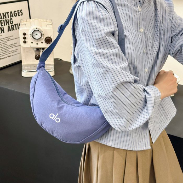 Waist bag, sports yoga bag, crossbody bag, velvet material. size: 33*17cm, shoulder strap length: 115cm.B15-38-45