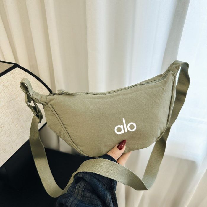 Waist bag, sports yoga bag, crossbody bag, velvet material. size: 33*17cm, shoulder strap length: 115cm.B15-38-45