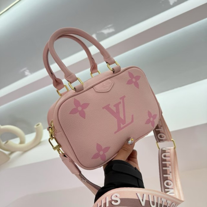PU leather bag ,  no box, size 21.5x14x8.5cm , B30-72-77
