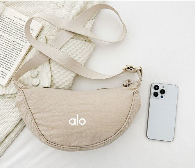 Waist bag, sports yoga bag, crossbody bag, velvet material. size: 33*17cm, shoulder strap length: 115cm.B15-38-45