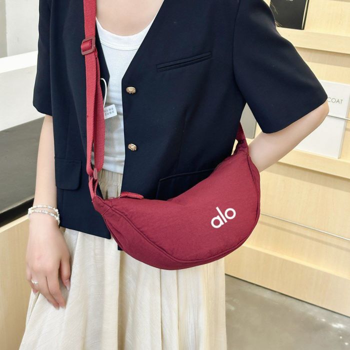 Waist bag, sports yoga bag, crossbody bag, velvet material. size: 33*17cm, shoulder strap length: 115cm.B15-38-45