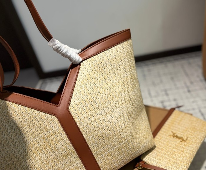 Split leather straw woven bag ,4A ,size 34x31cm,no box,  B80-73-74