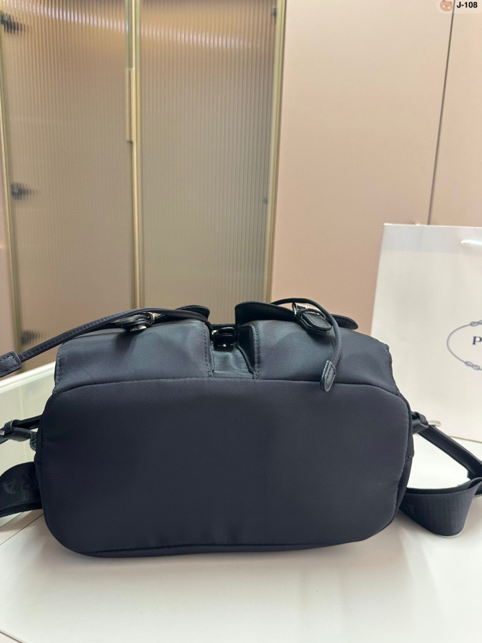 Nylon bag ,4A ,size 29x15x26 cm,no box,  B75-271-272