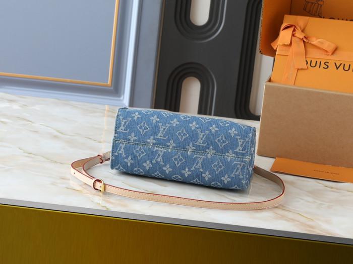 Split leather denim bag ,4A ,size 25x19x11.5cm,no box,  B75-292
