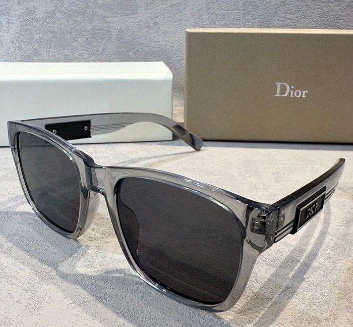 Blue light blocking sunglasses with the box and case ,G25-1744-1749