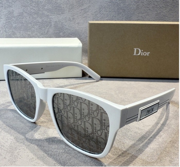 Blue light blocking sunglasses with the box and case ,G25-1744-1749