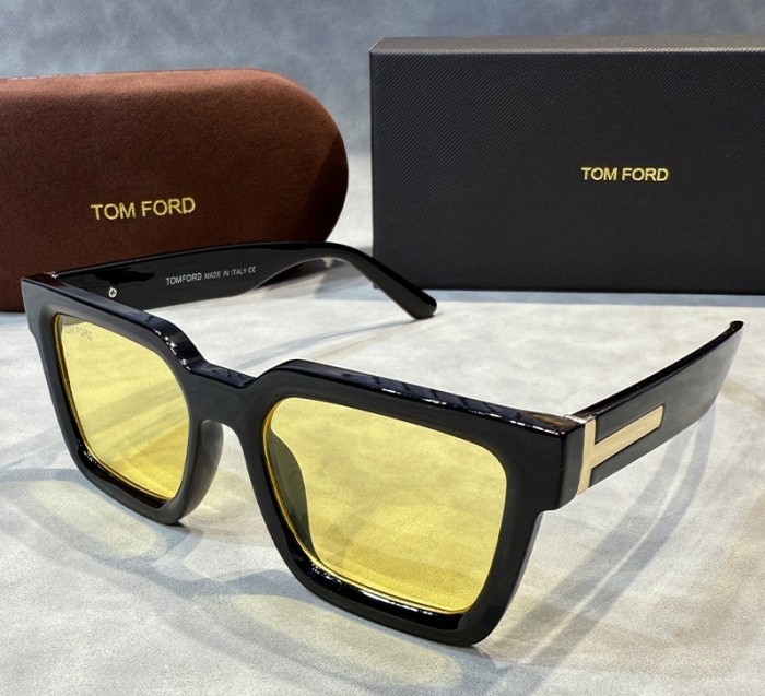 Blue light blocking sunglasses with the box and case ,G25-1730-1736