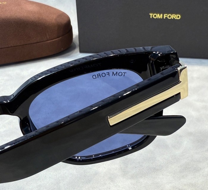 Blue light blocking sunglasses with the box and case ,G25-1737-1743