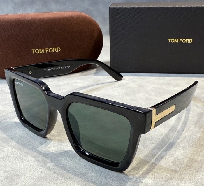 Blue light blocking sunglasses with the box and case ,G25-1730-1736