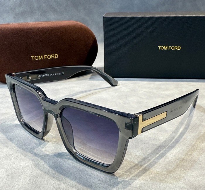 Blue light blocking sunglasses with the box and case ,G25-1730-1736